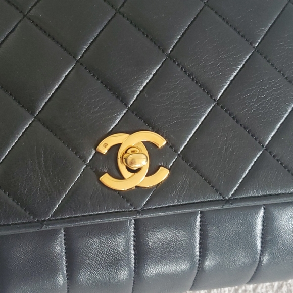 SOLD Chanel vintage black shoulder bag - Picture 3 of 16